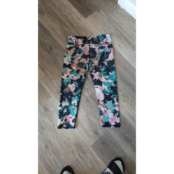 Fabletics Floral Print Salar Capri Workout Leggings Size S - Picture 3 of 3